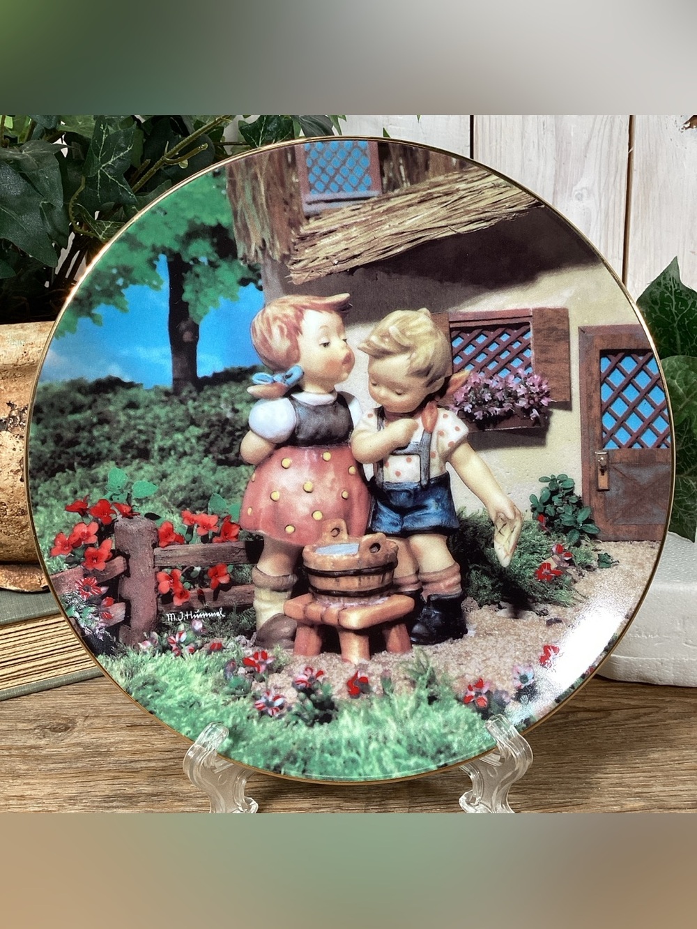 M.I. Hummel 1990 “Squeaky Clean”, Little Companions Plate Danbury Mint #Q9971